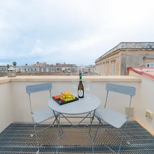  Apartment Arco Del Mercato